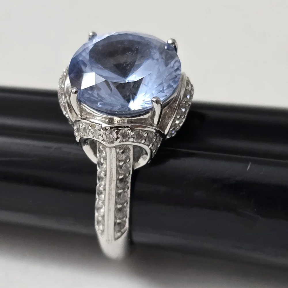 Elegant Sterling Silver 925 and Blue Topaz Gemstone Ring